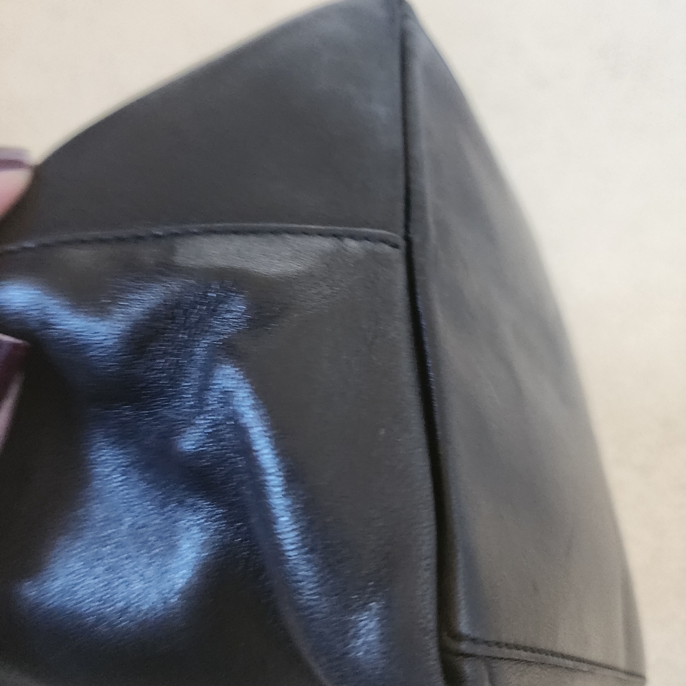 Salvatore Ferragamo Black Leather Shoulder Bag - Picture 6 of 16